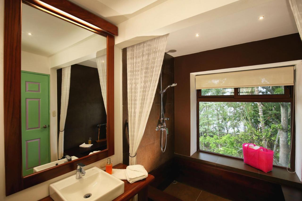Hotel Maya Internacional Flores Exterior photo