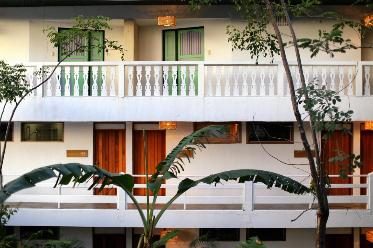 Hotel Maya Internacional Flores Exterior photo
