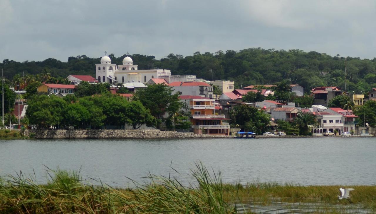 Hotel Maya Internacional Flores Exterior photo