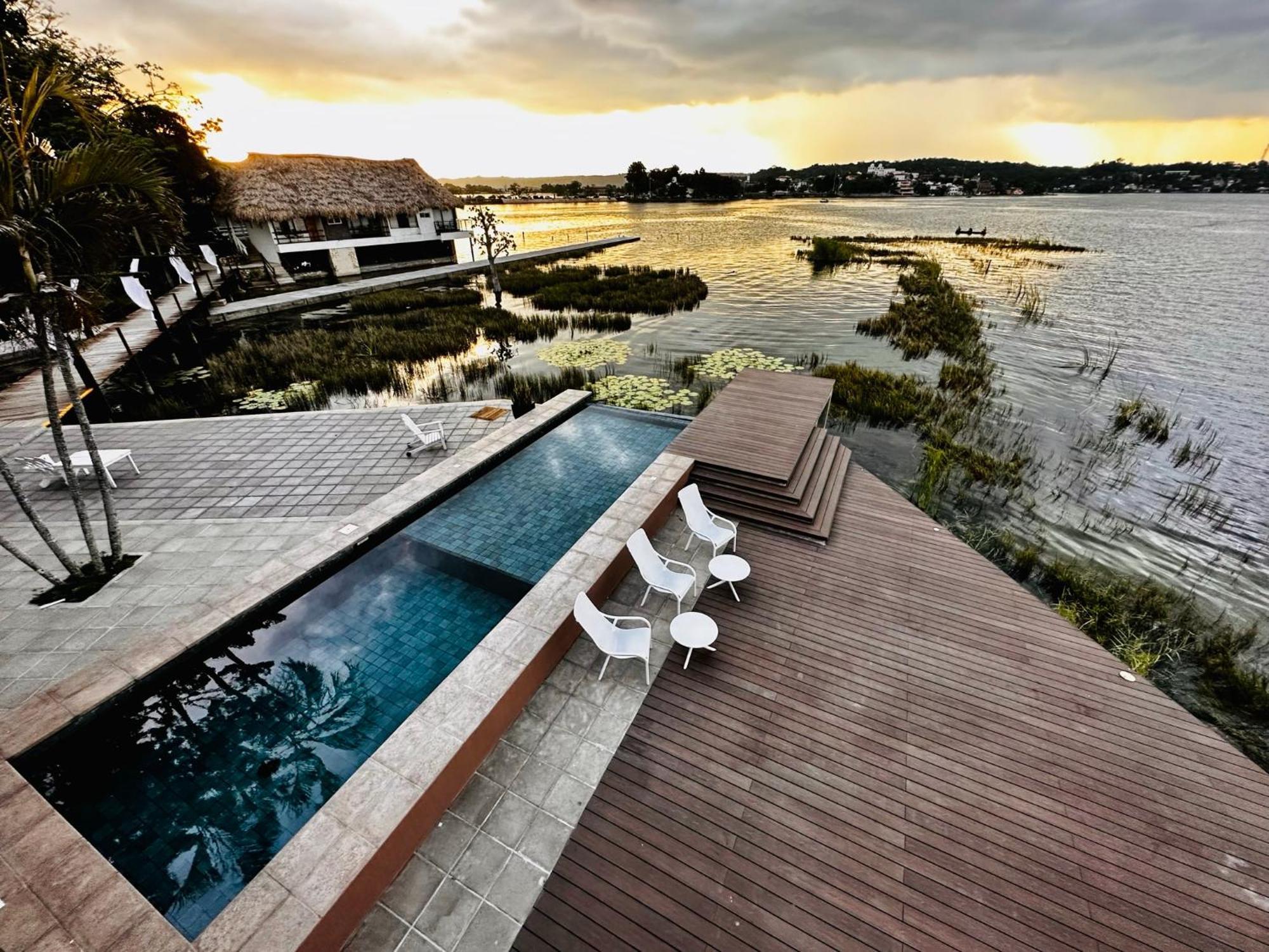Hotel Maya Internacional Flores Exterior photo