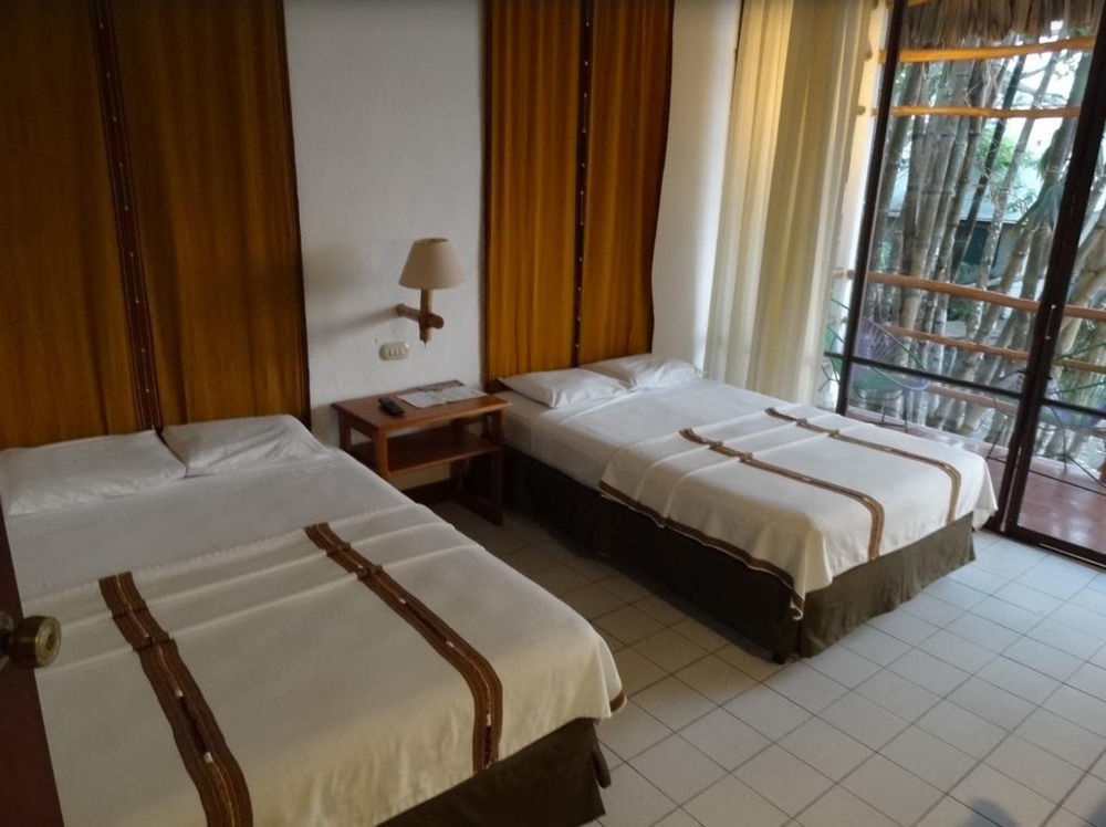 Hotel Maya Internacional Flores Exterior photo